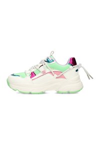 Sneaker chunky con un design leggero in bianco, verde, rosa e accenti metallici. Presenta una tomaia testurizzata e una suola spessa.