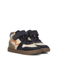 Chaussures de tout-petits bleu et beige avec des brides Velcro, présentant un mélange de textures en daim et en cuir, des accents en zigzag et une semelle en caoutchouc brun.