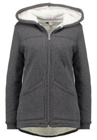 Grå zip-up hoodie med futtad huva, mjukt fleecefoder, fickor med lappar och ribbade muddar. Har en slät utsida och böjd fåll.