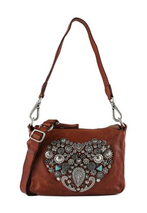 Borsa a mano in pelle marrone con superficie strutturata, decorata con accessori color argento e dettagli turchesi. Chiusura con cerniera, tracolla regolabile.