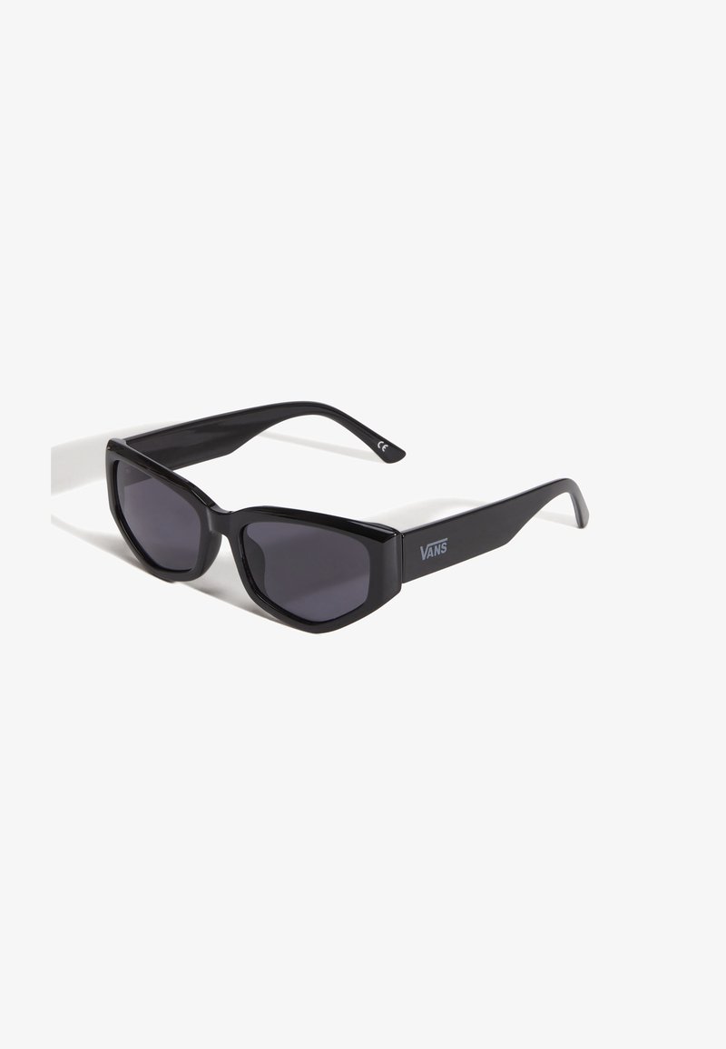 Lunettes de soleil noires avec une forme géométrique, verres foncés et finition brillante. Présente le logo Vans sur le côté de la monture.