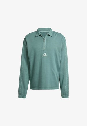 Sudadera verde con cremallera y mangas largas, hecha de tejido suave. Presenta un diseño minimalista, con un logotipo sutil en el pecho y puños texturizados.