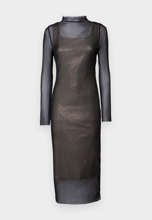 Mustast puuvillast valmistatud pikkade varrukatega kleit sobitatud siluettiga. Omab ruudukujulist kaelust ja läbipaistvat kattet. Sile tekstuur kihilise disainiga.