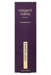 Un emballage violet avec du texte en or. Le devant affiche "Fabulous Feet" et "Poudre pour les pieds." Contient 50g, avec un motif géométrique discret.