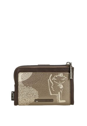 Kleine braune Lederbrieftasche mit Reißverschluss, mit abstrakten Punktmustern und einer Linienzeichnung eines Mädchens, das vorne eine Tasse hält.