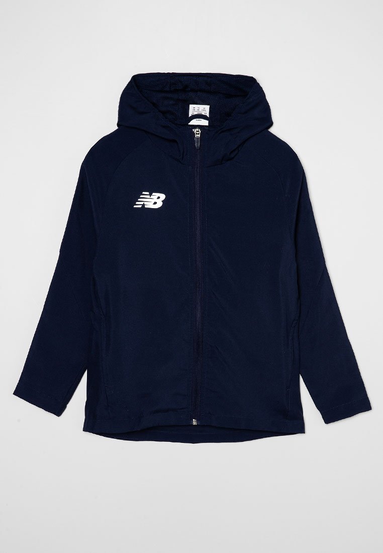Marineblauwe hoodie van zacht materiaal, met een volledige rits, elastische manchetten en een wit logo op de linkerkant van de borst.