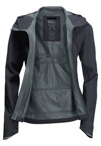 Giacca impermeabile nera e verde scuro, con cappuccio regolabile, cerniera frontale completa e numerose tasche interne. Texture liscia e opaca.