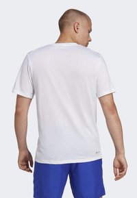 adidas Performance TRAIN ESSENTIALS COMFORT - T-skjorte til trening - white   black