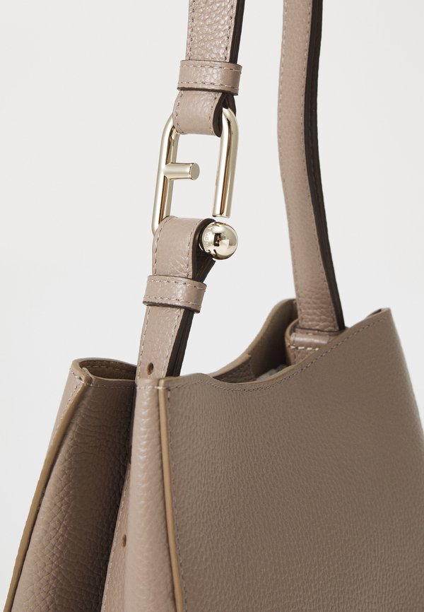 NUVOLA MINI BUCKET BAG - Handbag - stucco gray3