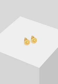 Pendientes de metal dorado con un diseño circular que presenta una cúpula central elevada y patrones radiales texturizados. Forma clásica y elegante.