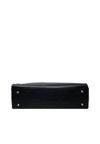 Borsa a mano in pelle nera con una forma strutturata. Presenta dettagli in metallo dorato sul fondo, che offrono stabilità e protezione. Texture liscia.