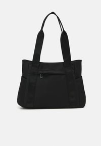 Sac tote noir en tissu durable avec des poignées supérieures doubles, doté d'une poche frontale avec fermeture éclair et de poches latérales pour un rangement supplémentaire.