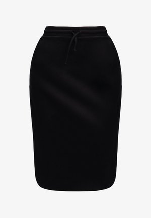Czarna spódnica ołówkowa z miękkiego materiału z elastycznym paskiem w pasie. Charakteryzuje się gładką fakturą oraz dopasowanym krojem, zwężającym się ku dołowi.