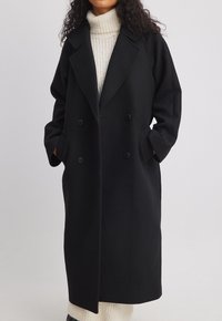 NA-KD GEGURTETER KLASSISCHER   - Cappotto classico - black