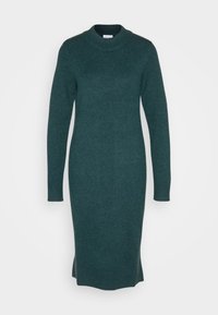Robe-pull tricotée vert foncé à manches longues, avec un col montant et des poignets et un ourlet côtelés.