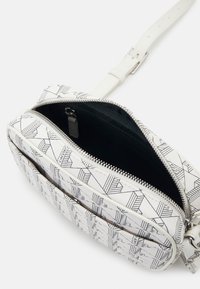 Lacoste DAILY LIFESTYLE SEASONAL - Borsa a tracolla - white