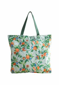 Torba typu tote wykonana z lekkiego materiału, z jasnoniebieskim tłem, pomarańczowymi i kwiatowymi wzorami oraz zielonymi uchwytami.
