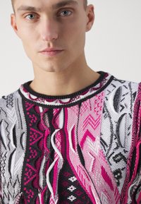 Carlo Colucci RUNDHALS UNISEX - Strickpullover - fuchsia