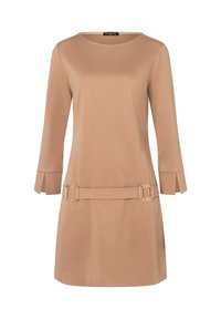 Braunlangärmliges Kleid mit Rundhalsausschnitt, dekorativem Gürtel mit zwei goldenen Schnallen und Schlitzen an den Ärmelbündchen.