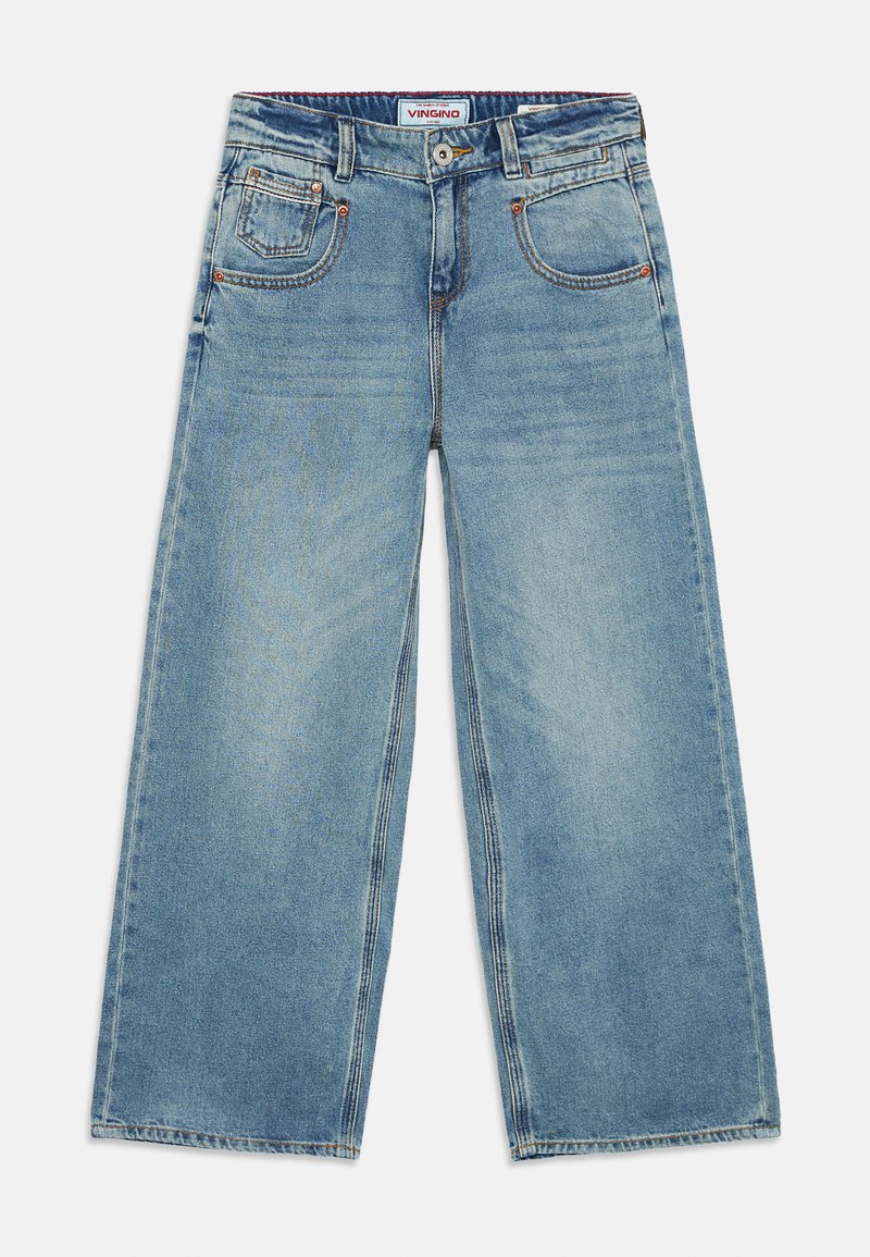 Svijetloplave široke traperice s prednjim džepovima, petljama za remen, kopčanjem na dugme i etiketom marke unutar struka.