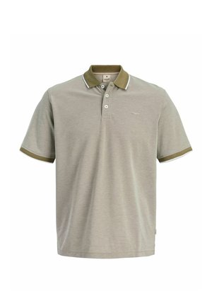 Bledě šedé polo tričko z měkké látky, s tmavě zeleným límcem s bílým lemem, třemi knoflíky a krátkými rukávy s odpovídajícími detaily.