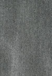 Tejido gris texturizado con un tejido fino y sutil variación en los tonos. Suave al tacto, con una apariencia lisa.