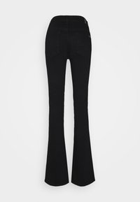 Pantalon noir taille haute évasé avec deux poches arrière présenté sur un fond blanc uni.