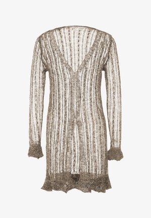 Strikket cardigan i lys brun med V-hals, lange ærmer og en svajende kant. Har et stribet mønster og bølgede kantdetaljer.