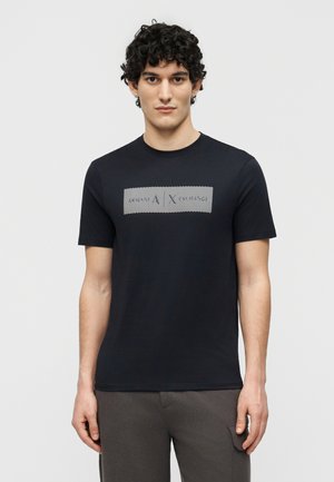 - T-shirt z nadrukiem