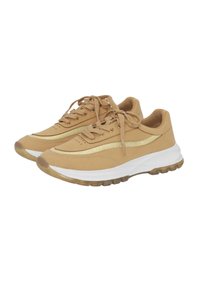 Zapatillas de ante en color beige con acabado texturizado, que cuentan con una suela blanca acolchada y detalles dorados a lo largo del costado. Incluyen cordones y detalles perforados.