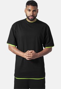 Urban Classics Basic póló - black,green