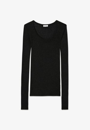 Maglietta nera a maniche lunghe realizzata in un tessuto morbido e strutturato. Presenta un collo a barca e un design aderente, senza motivi o dettagli visibili.