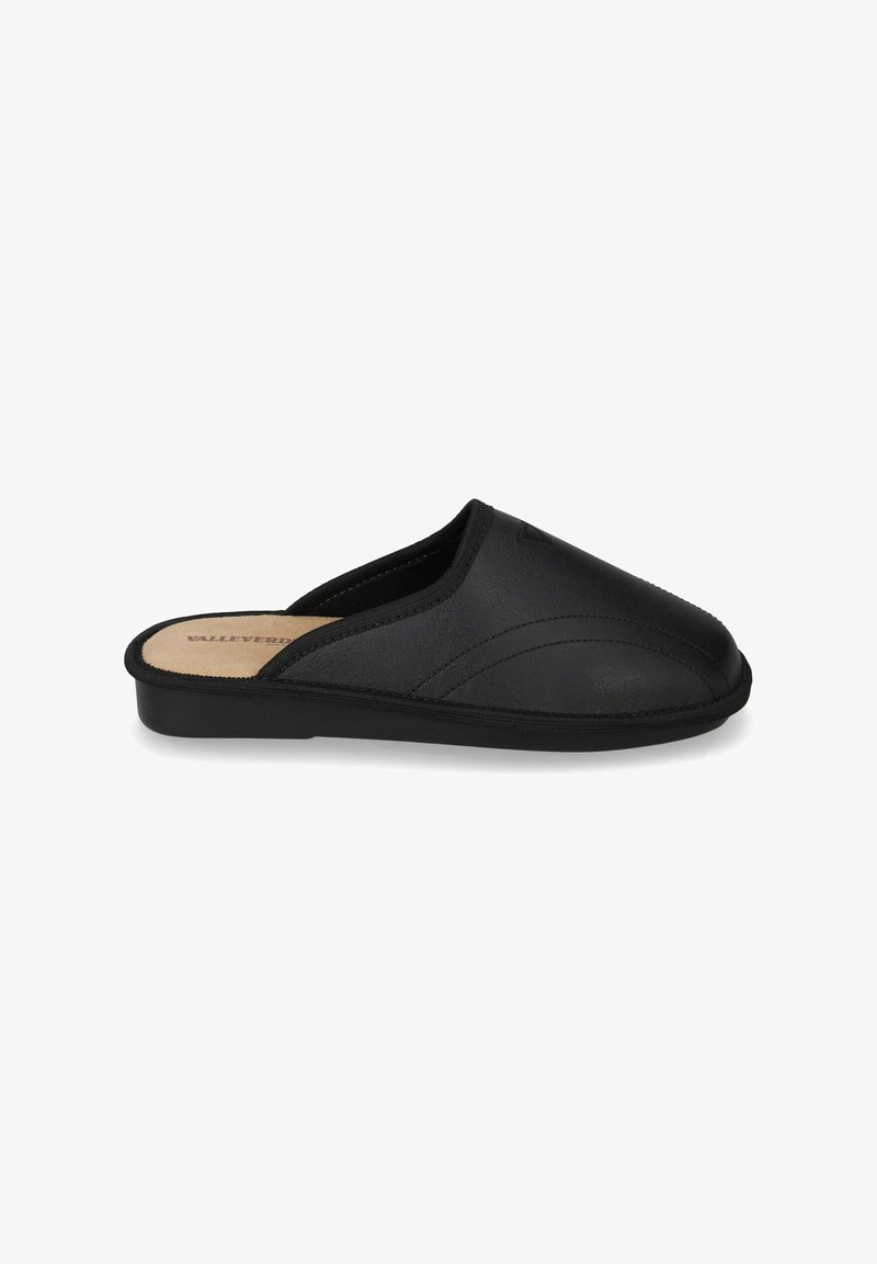 Pantofole nere slip-on con una texture liscia, caratterizzate da una punta arrotondata, una dettagliata cucitura in rilievo e una soletta imbottita. Suola in gomma piatta.
