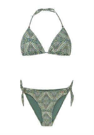 Groene bikini set met een driehoekige top en een striksluiting aan de zijkant. Bevat ingewikkelde ontwerpen met gele en witte accenten.