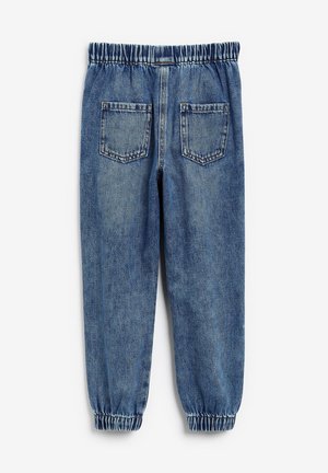 Svetlo modre jeans hlače z elastičnim pasom, zoženimi manšetami in dvema zadnjima žepoma s standardnim šivom. Gladka tekstura.