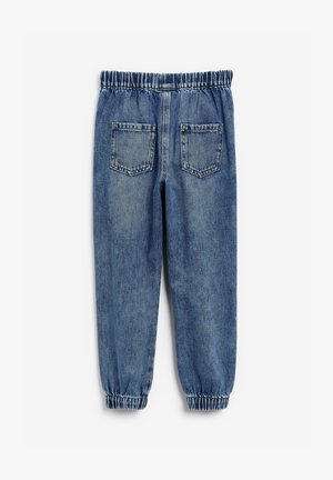 Gai zila denima bikses ar elastīgu jostasvietu, sašaurinātiem piedurknēm un divām aizmugurējām kabatām ar standarta šuvju detalizāciju. Gluda tekstūra.