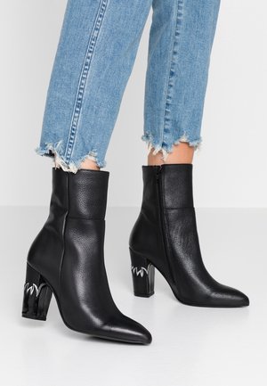 Classic ankle boots - black