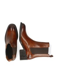 Botas de cuero marrón hasta el tobillo con paneles laterales elásticos, punteras redondeadas y tacones apilados. Textura suave con brillo sutil, con detalle de lengüeta para facilitar el calzado.