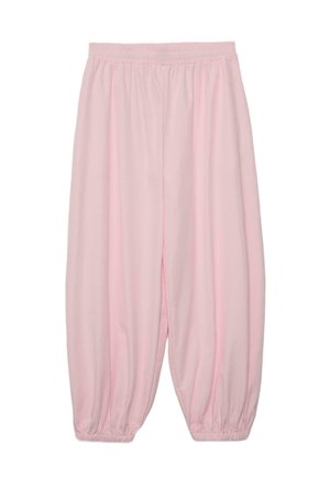 Vähän väljät vaaleanpunaiset housut, joissa on joustava vyötärönauha ja kerätyt joustavat resorit nilkoissa, esillä valkoisella taustalla.