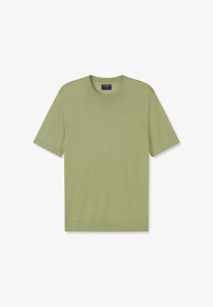 Lichtolijfgroen, kortermig tricot shirt met ronde hals, geribde kraag en manchetten, plat liggend weergegeven op een witte achtergrond.