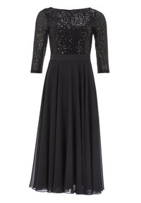 Robe de soirée noire avec un corsage orné de sequins, manches trois-quarts et jupe fluide. Texture lisse et silhouette en A.