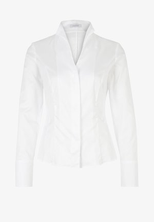 Blusa bianca aderente con maniche lunghe, colletto a punte e pieghe frontali. Realizzata in tessuto liscio, presenta una silhouette sartoriale.