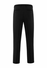 Zwarte pantalon met een getailleerde pasvorm, twee achterzakken met knoopsluiting en strakke plooien aan de voor- en achterkant van de pijpen.