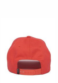 Rote Mütze mit solidem Stoffdesign, verstellbarem Kunststoffriemen hinten und flacher Form ohne sichtbare Logos oder Muster.