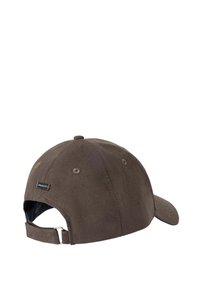 Gorra de ante marrón con visera curvada, correa ajustable en la parte trasera y agujeros de ventilación en los laterales para transpirabilidad.