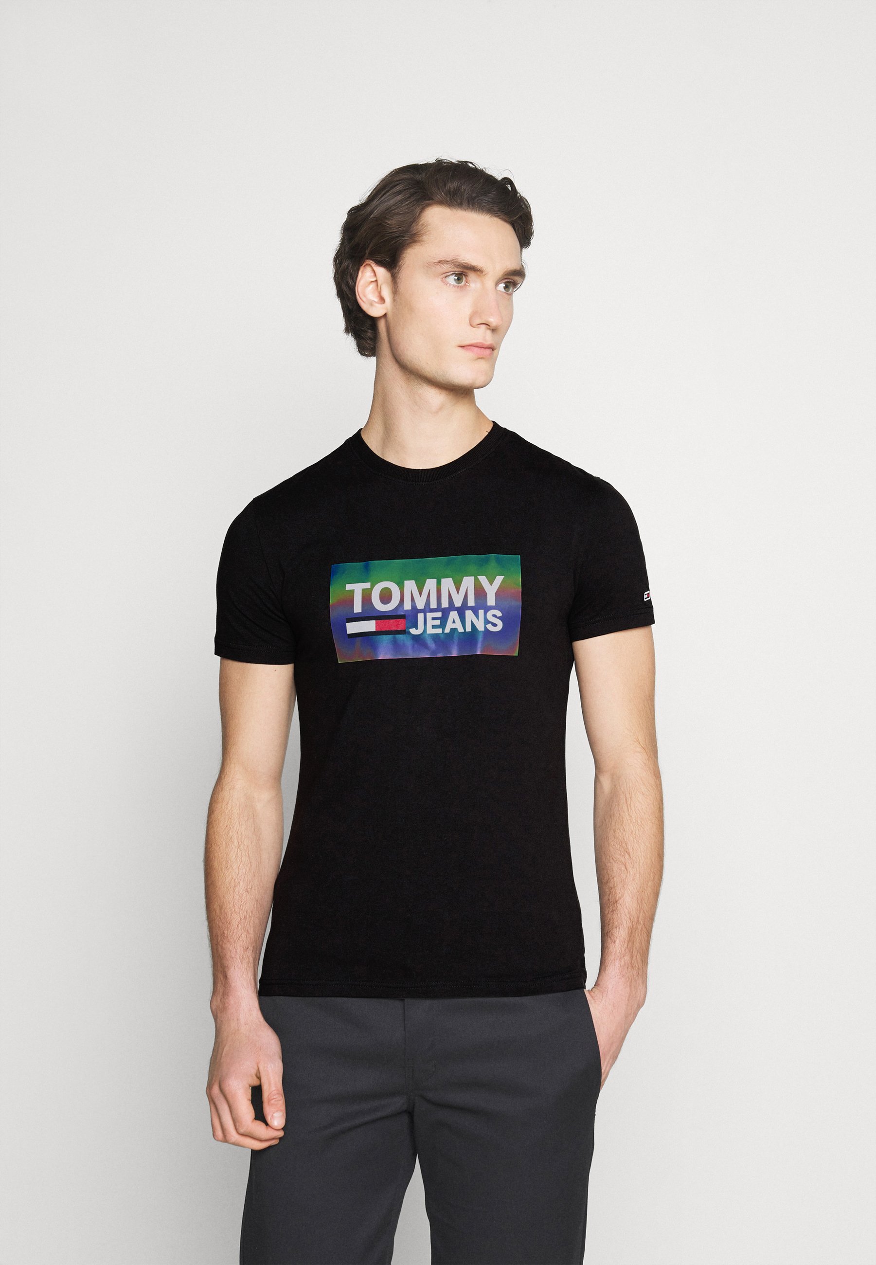 tommy jeans centre logo t shirt