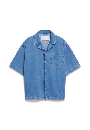 Chemise en denim à manches courtes de couleur bleu clair, avec un devant boutonné, une poche poitrine unique et une coupe décontractée. Fabriquée en tissu denim.