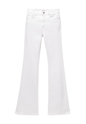 Weiße, ausgestellte Jeans aus leichtem Denim mit klassischem Fünf-Taschen-Design, Nähedetails und silberfarbenen Beschlägen.