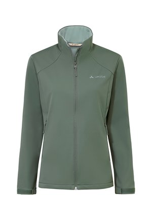 Giacca verde con zip integrale, collo alto, maniche lunghe, tasche laterali con zip e logo Vaude sul petto, mostrata su sfondo bianco.