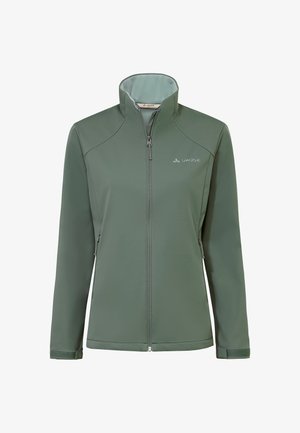 Giacca verde con zip integrale, collo alto, maniche lunghe, tasche laterali con zip e logo Vaude sul petto, mostrata su sfondo bianco.